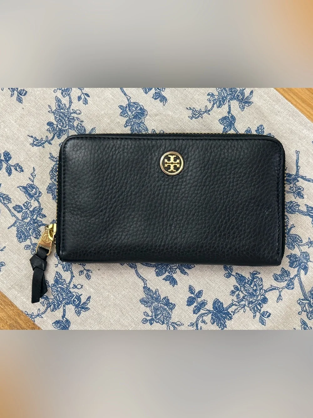 Tory Burch Walker Black Pebble Leather Continental Zip Around Wallet